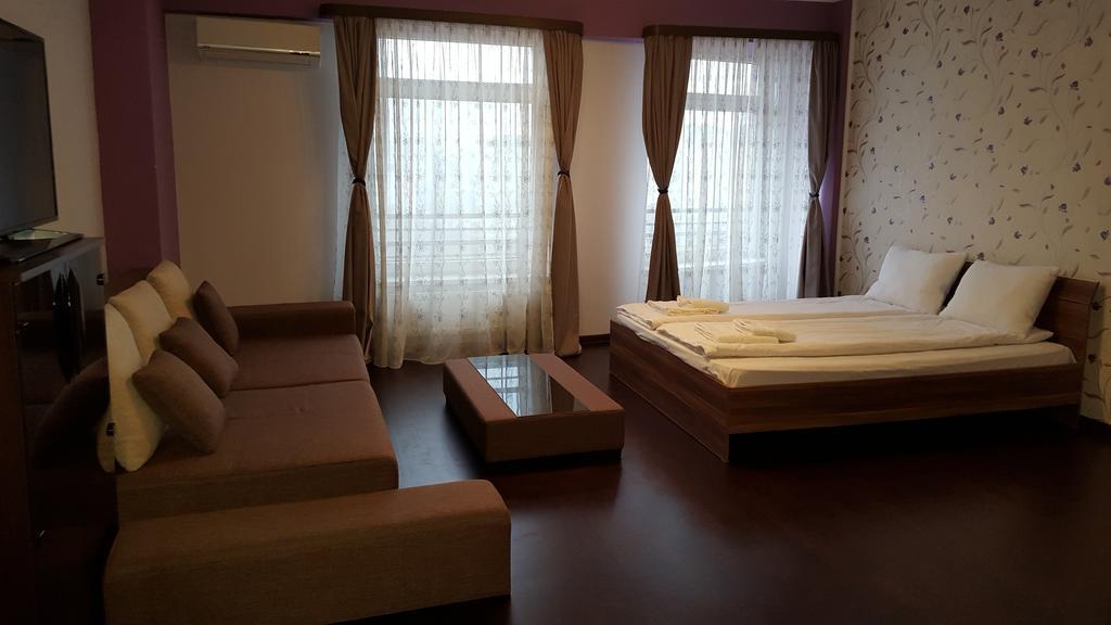 Sunlight Studio Apartment Oradea Exteriör bild