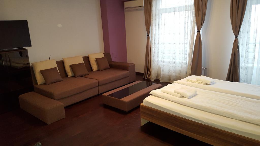 Sunlight Studio Apartment Oradea Exteriör bild