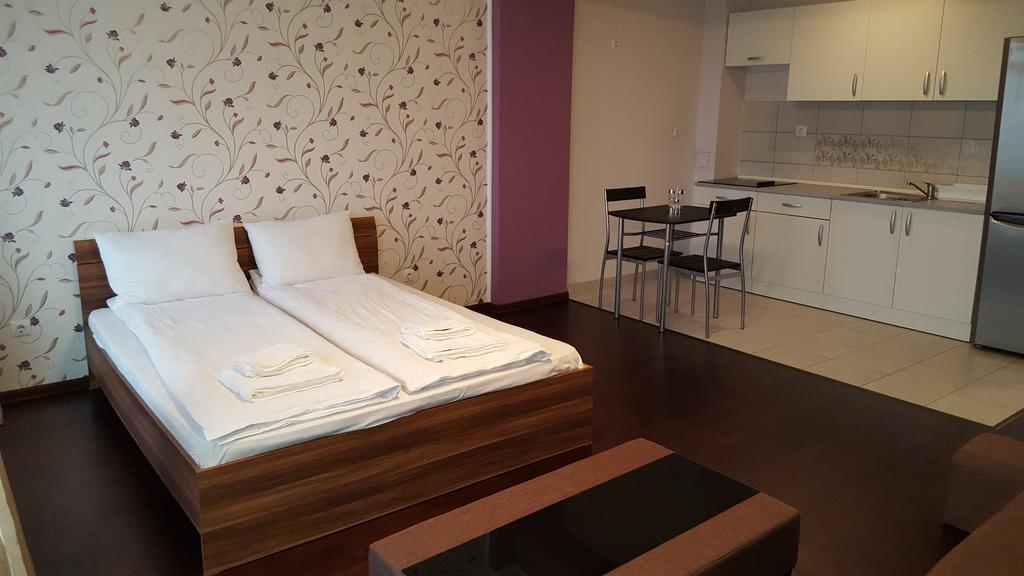 Sunlight Studio Apartment Oradea Exteriör bild