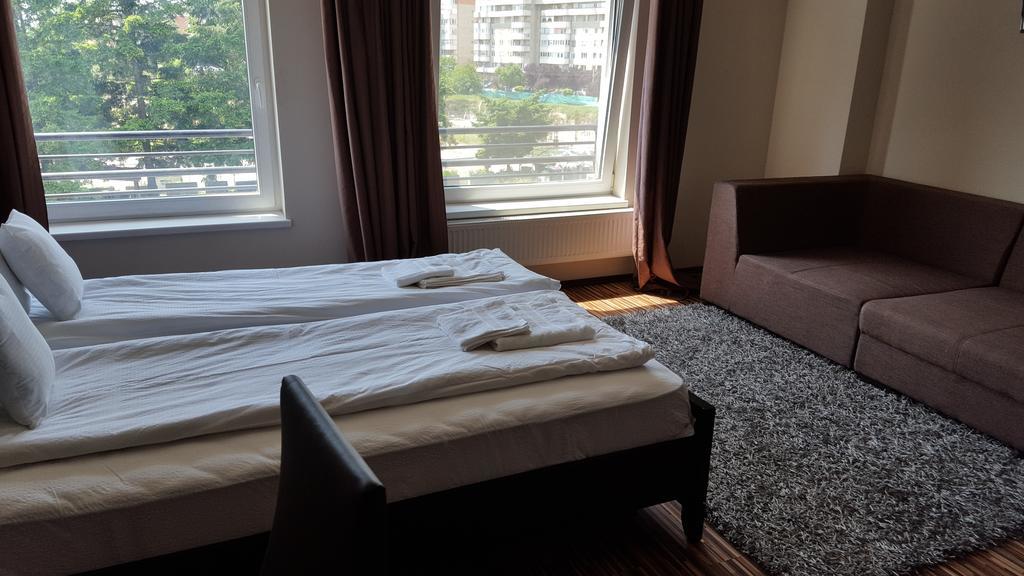 Sunlight Studio Apartment Oradea Exteriör bild