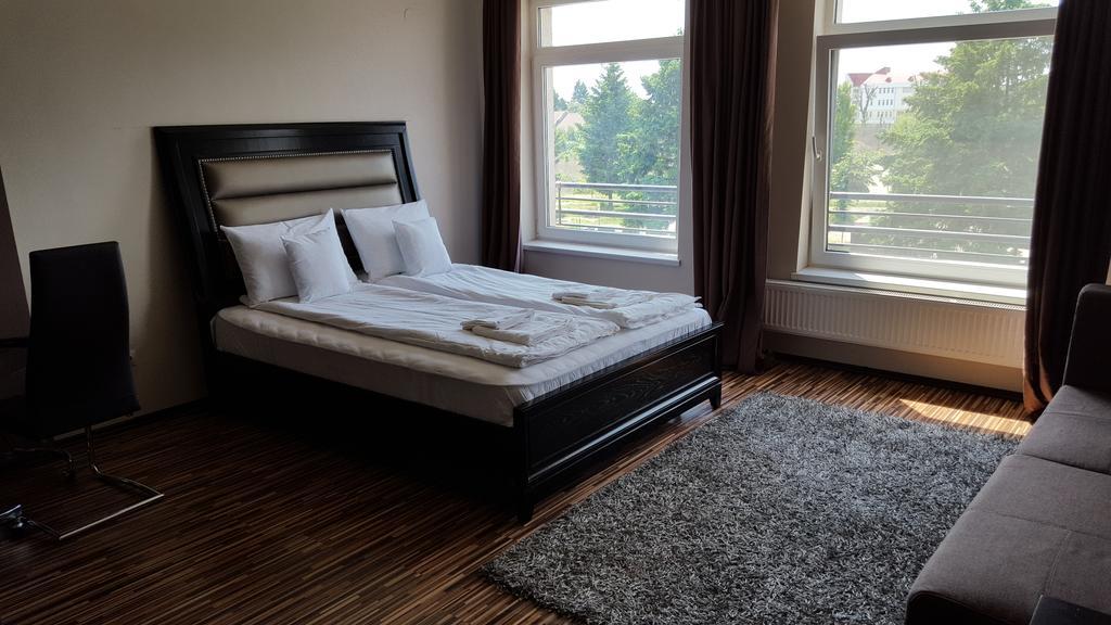 Sunlight Studio Apartment Oradea Exteriör bild